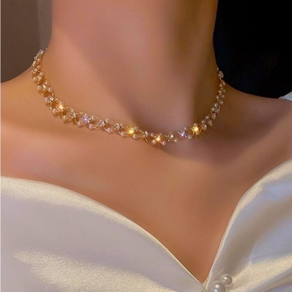 Rhinestone And Pearl Choker - Picture 1 of 3